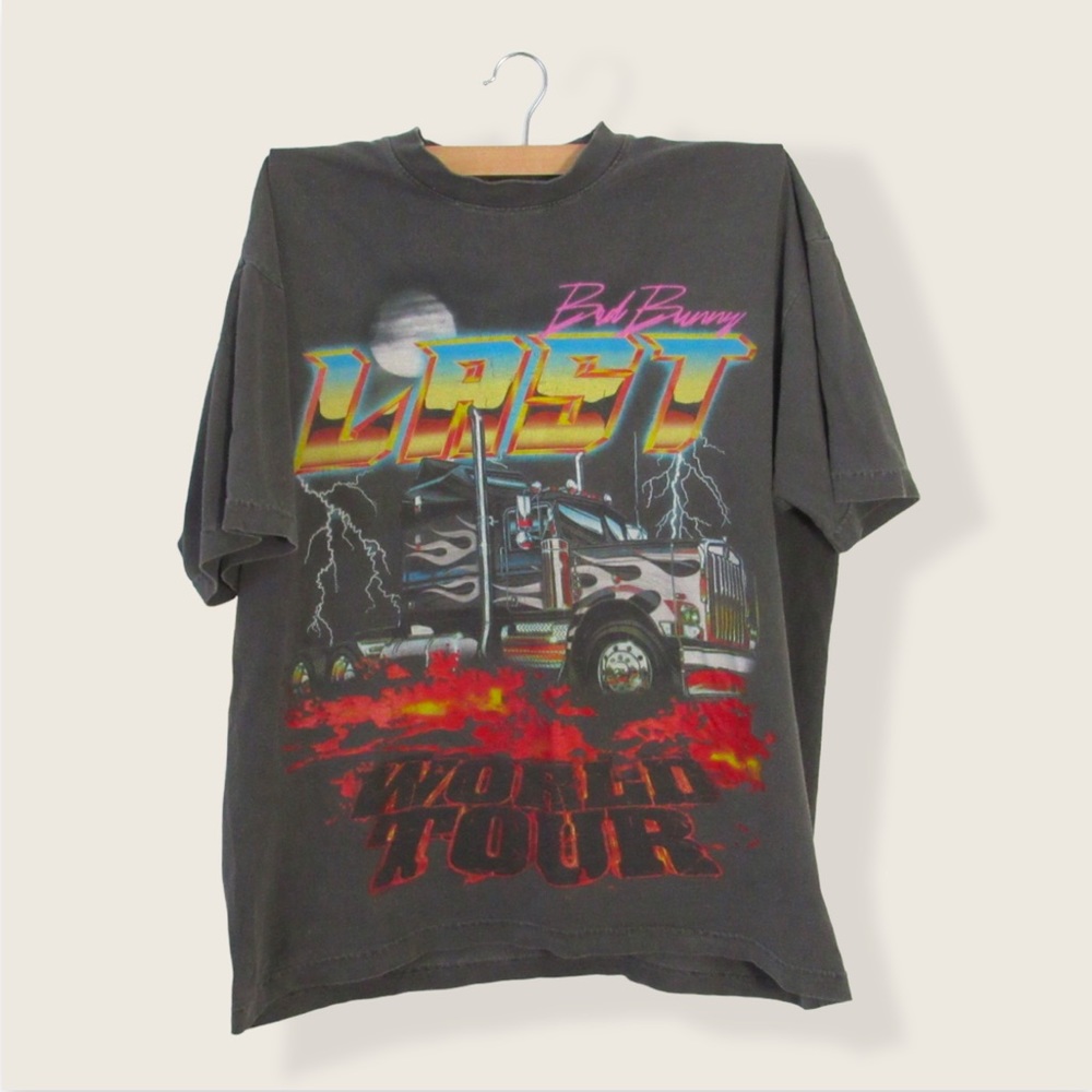 Bad Bunny El Ultimo Tour del Mundo Merch shirt Size M/L